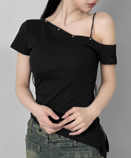 FOLLOWIN(フォロウィン)の「3color/アシメネックスタッズトップス(Tシャツ/カットソー・レディース・ホワイト/ブラック/グレー・FREE)」の2枚目の写真
