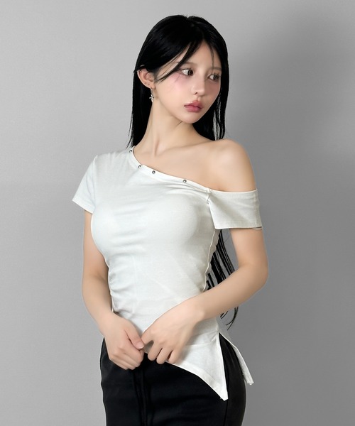 FOLLOWIN(フォロウィン)の「3color/アシメネックスタッズトップス(Tシャツ/カットソー・レディース・ホワイト/ブラック/グレー・FREE)」の7枚目の写真