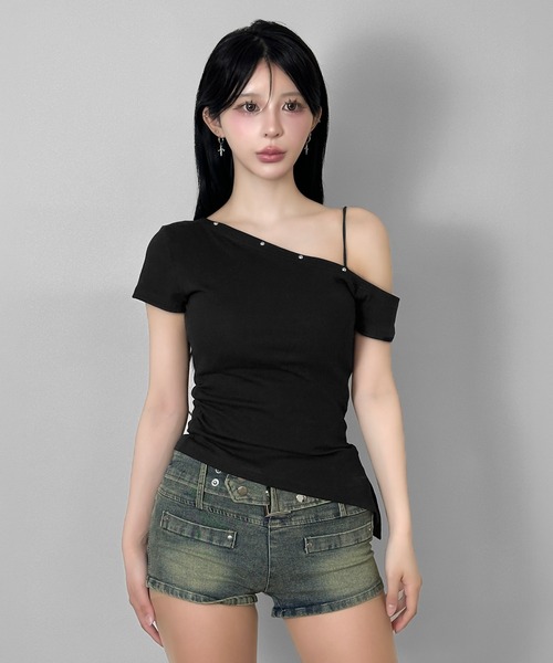 FOLLOWIN(フォロウィン)の「3color/アシメネックスタッズトップス(Tシャツ/カットソー・レディース・ホワイト/ブラック/グレー・FREE)」の8枚目の写真