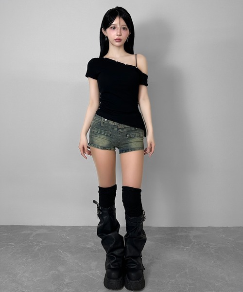 FOLLOWIN(フォロウィン)の「3color/アシメネックスタッズトップス(Tシャツ/カットソー・レディース・ホワイト/ブラック/グレー・FREE)」の21枚目の写真