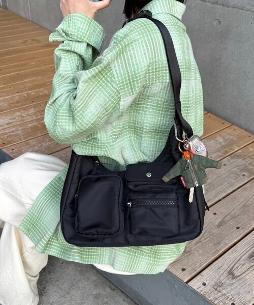 CIAOPANIC TYPY（チャオパニックティピー）の「【UNISEX】メニーポケットショルダーBAG（ショルダーバッグ・レディース・ブラック/カーキ・ONE SIZE）」の15枚目の写真