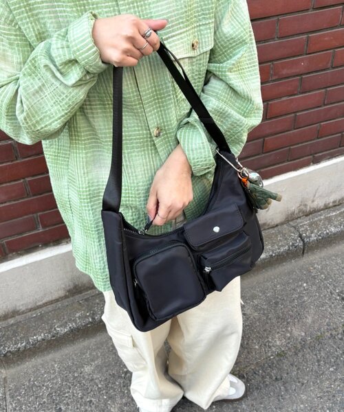 CIAOPANIC TYPY（チャオパニックティピー）の「【UNISEX】メニーポケットショルダーBAG（ショルダーバッグ・レディース・ブラック/カーキ・ONE SIZE）」の16枚目の写真