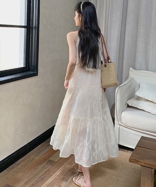 Teem Store(チームストア)の「花柄刺繍ホルターネックロングワンピース(ワンピース・レディース・アイボリー・S/M)」の6枚目の写真