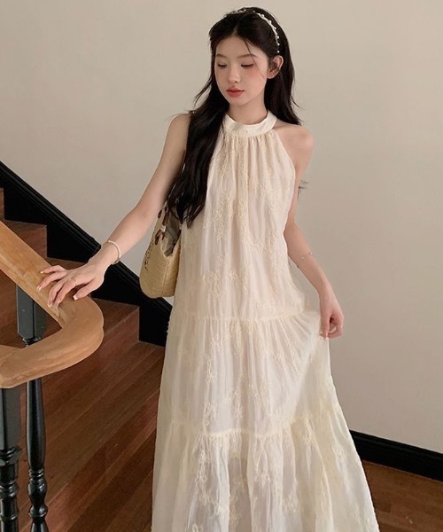 Teem Store(チームストア)の「花柄刺繍ホルターネックロングワンピース(ワンピース・レディース・アイボリー・S/M)」の9枚目の写真