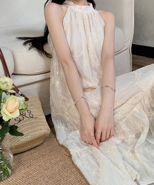 Teem Store(チームストア)の「花柄刺繍ホルターネックロングワンピース(ワンピース・レディース・アイボリー・S/M)」の5枚目の写真