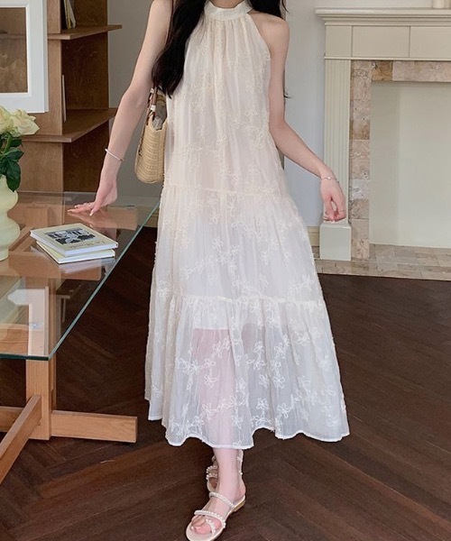 Teem Store(チームストア)の「花柄刺繍ホルターネックロングワンピース(ワンピース・レディース・アイボリー・S/M)」の14枚目の写真