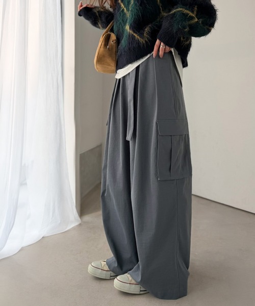 classicalelf(クラシカルエルフ)の「一着で、ラフなのにキレイを叶える◎2タックロングベルト付きカーゴパンツ(カーゴパンツ・レディース・ブラック/チャコール/ブラウン・LARGE/X-LARGE/SMALL/MEDIUM)」の10枚目の写真
