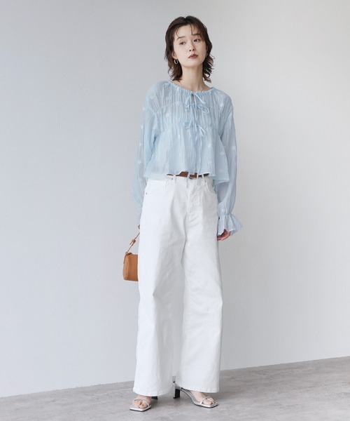 Yeoun(ヨウン)の「花柄刺繍シャーリングリボンシアーブラウス(シャツ/ブラウス・レディース・サックスブルー系/オフホワイト・FREE)」の14枚目の写真