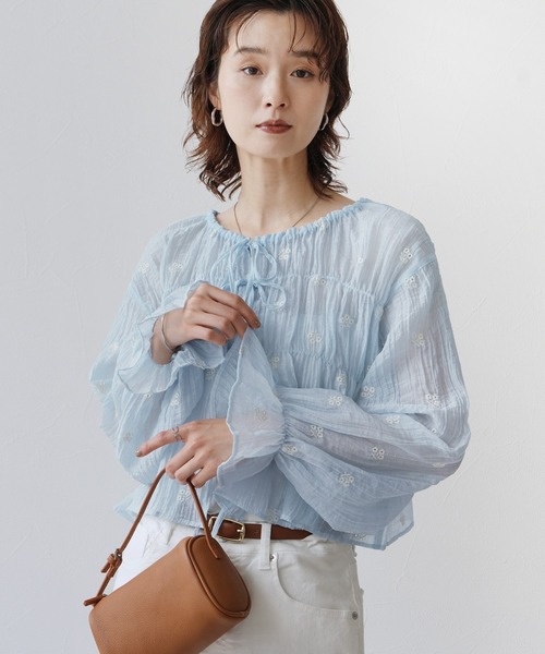 Yeoun(ヨウン)の「花柄刺繍シャーリングリボンシアーブラウス(シャツ/ブラウス・レディース・サックスブルー系/オフホワイト・FREE)」の16枚目の写真