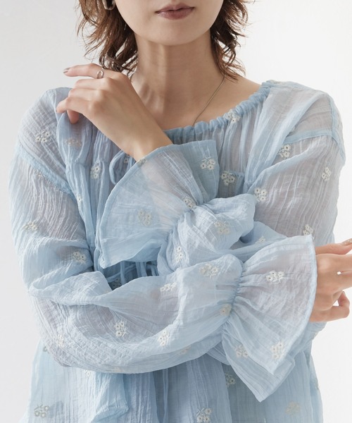 Yeoun(ヨウン)の「花柄刺繍シャーリングリボンシアーブラウス(シャツ/ブラウス・レディース・サックスブルー系/オフホワイト・FREE)」の18枚目の写真