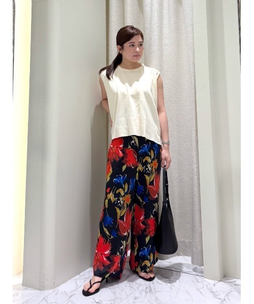 ESTNATION(エストネーション)の「ESTNATION / バックショルダーツイストニットTシャツ(Tシャツ/カットソー・レディース・レッド/ブラック/オフホワイト・FREE)」の9枚目の写真
