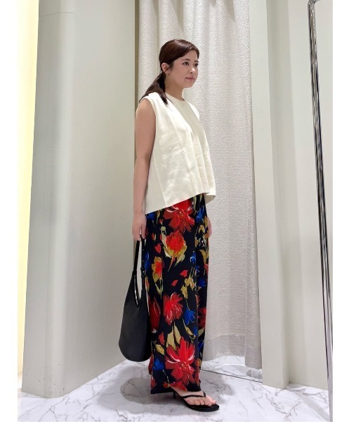 ESTNATION(エストネーション)の「ESTNATION / バックショルダーツイストニットTシャツ(Tシャツ/カットソー・レディース・レッド/ブラック/オフホワイト・FREE)」の8枚目の写真