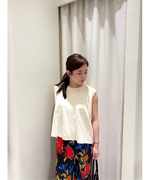 ESTNATION(エストネーション)の「ESTNATION / バックショルダーツイストニットTシャツ(Tシャツ/カットソー・レディース・レッド/ブラック/オフホワイト・FREE)」の7枚目の写真