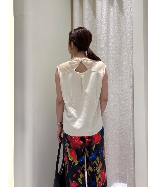 ESTNATION(エストネーション)の「ESTNATION / バックショルダーツイストニットTシャツ(Tシャツ/カットソー・レディース・レッド/ブラック/オフホワイト・FREE)」の6枚目の写真