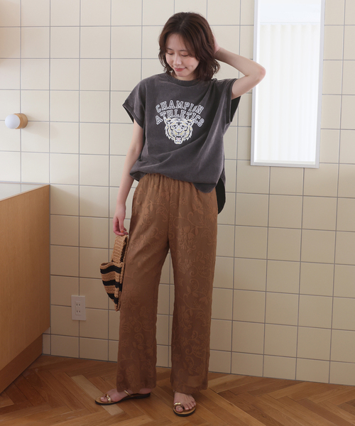 Champion(チャンピオン)の「Champion/チャンピオン SLOBE別注 フレンチスリーブロゴTシャツ(Tシャツ/カットソー・レディース・チャコールグレー/ブラウン/ネイビー・FREE)」の4枚目の写真