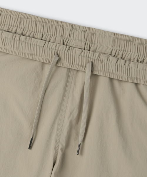 MUSINSA STANDARD（ムシンサスタンダード）の「[クールタンダード] ナイロンストレッチバンディングショーツ [ライトベージュ]（その他パンツ・メンズ・その他・26/28/30/32/34/36/38/40/42）」の6枚目の写真