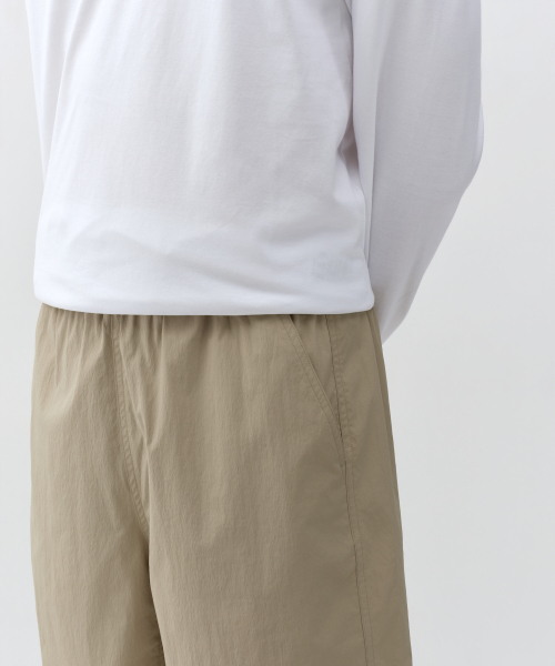 MUSINSA STANDARD（ムシンサスタンダード）の「[クールタンダード] ナイロンストレッチバンディングショーツ [ライトベージュ]（その他パンツ・メンズ・その他・26/28/30/32/34/36/38/40/42）」の5枚目の写真