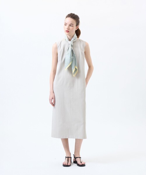 MACKINTOSH PHILOSOPHY（ﾏｯｷﾝﾄｯｼｭ ﾌｨﾛｿﾌｨｰ）の「Snowblue Garden シルクプリントスカーフ（バンダナ/スカーフ・レディース・ブルー系その他3/ダークネイビー/ベージュ系その他・FREE）」の6枚目の写真