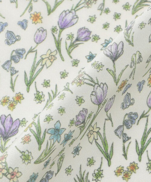 MACKINTOSH PHILOSOPHY（ﾏｯｷﾝﾄｯｼｭ ﾌｨﾛｿﾌｨｰ）の「Snowblue Garden シルクプリントスカーフ（バンダナ/スカーフ・レディース・ブルー系その他3/ダークネイビー/ベージュ系その他・FREE）」の9枚目の写真