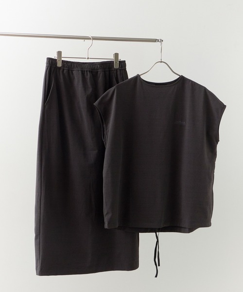 THOUSAND MILE(サウザンドマイル)の「THOUSAND MILE/サウザンドマイル GATHERED HEM T-SHIRT&SKIRT SET 2026年 夏 夏服(セットアップ・レディース・ブラック/ブラウン/ホワイト×ブラック・FREE)」の3枚目の写真
