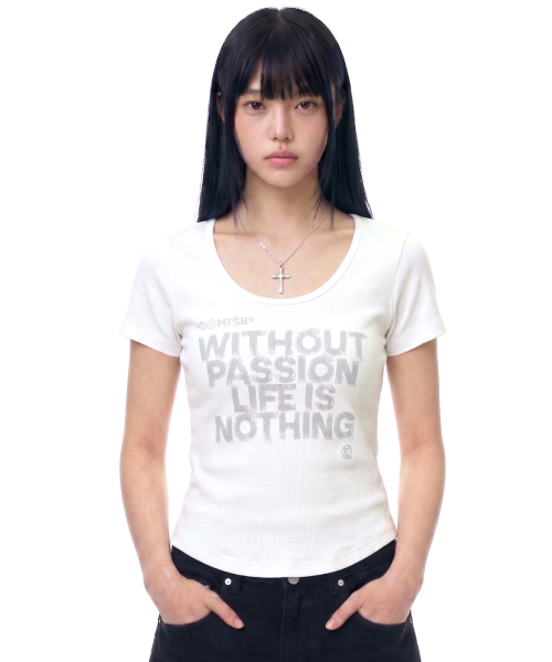 DAMISH(ダミシュ)の「スプレーレタリングUネックスリムTシャツ_ホワイト(Tシャツ/カットソー・レディース・ホワイト・OS)」の3枚目の写真