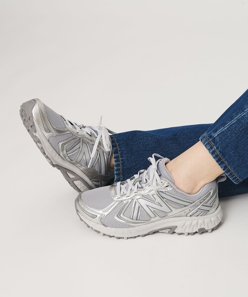 NEW BALANCE(ニューバランス)の「<New Balance>MT410 V5 スニーカー(スニーカー・レディース・シルバー・22.5cm/23cm/23.5cm/24cm/24.5cm/25cm)」の2枚目の写真