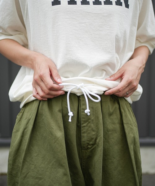 SOLAMONAT（ソラモナ）の「ハロ加工　裾紐リブPO【YARN】（Tシャツ/カットソー・レディース・ホワイト×ブラック/ホワイト×レッド/ホワイト×グリーン・FREE）」の11枚目の写真