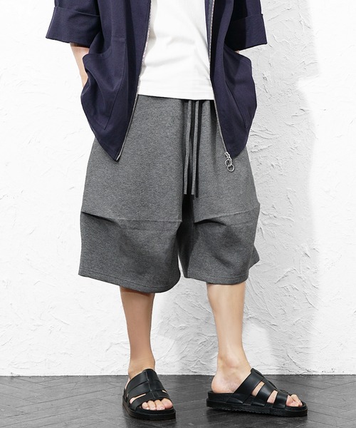 MinoriTY(マイノリティ)の「【MinoriTY】ヘビーポンチ3Dタックコクーンハーフパンツ モード 膝下丈 ワイドメンズ 夏服 ユニセックス(その他パンツ・メンズ・ブラック/グレー・M/L)」の5枚目の写真