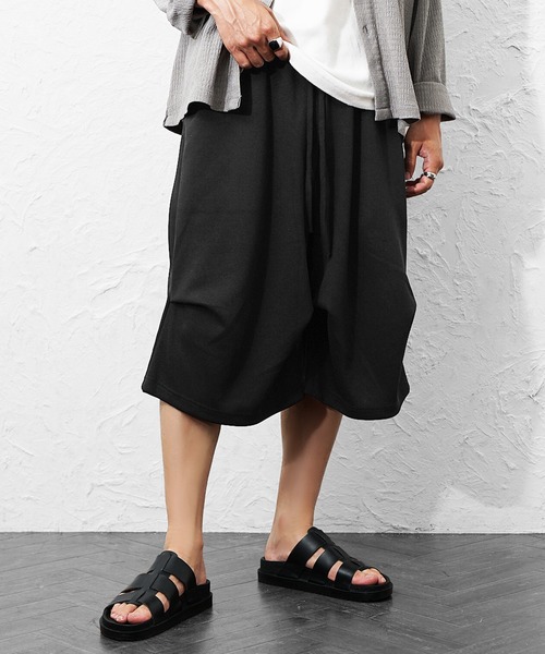 MinoriTY(マイノリティ)の「【MinoriTY】ヘビーポンチ3Dタックコクーンハーフパンツ モード 膝下丈 ワイドメンズ 夏服 ユニセックス(その他パンツ・メンズ・ブラック/グレー・M/L)」の12枚目の写真
