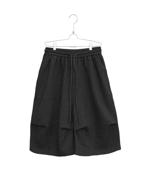 MinoriTY(マイノリティ)の「【MinoriTY】ヘビーポンチ3Dタックコクーンハーフパンツ モード 膝下丈 ワイドメンズ 夏服 ユニセックス(その他パンツ・メンズ・ブラック/グレー・M/L)」の14枚目の写真