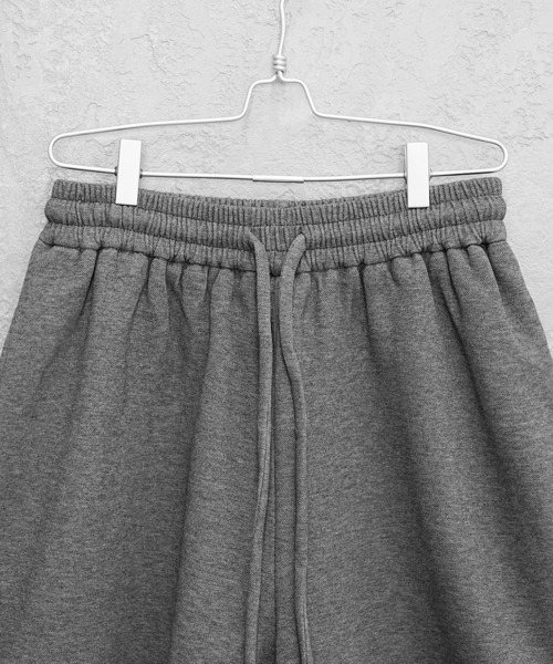MinoriTY(マイノリティ)の「【MinoriTY】ヘビーポンチ3Dタックコクーンハーフパンツ モード 膝下丈 ワイドメンズ 夏服 ユニセックス(その他パンツ・メンズ・ブラック/グレー・M/L)」の15枚目の写真
