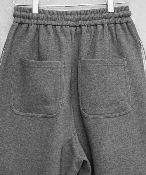 MinoriTY(マイノリティ)の「【MinoriTY】ヘビーポンチ3Dタックコクーンハーフパンツ モード 膝下丈 ワイドメンズ 夏服 ユニセックス(その他パンツ・メンズ・ブラック/グレー・M/L)」の17枚目の写真