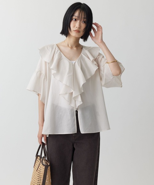 BABYLONE(バビロン)の「ラッフルハーフスリーブブラウス(シャツ/ブラウス・レディース・ライトグレー/ブラック/ブラウン・フリー)」の2枚目の写真