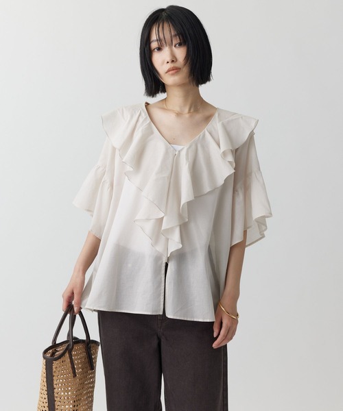BABYLONE(バビロン)の「ラッフルハーフスリーブブラウス(シャツ/ブラウス・レディース・ライトグレー/ブラック/ブラウン・フリー)」の6枚目の写真