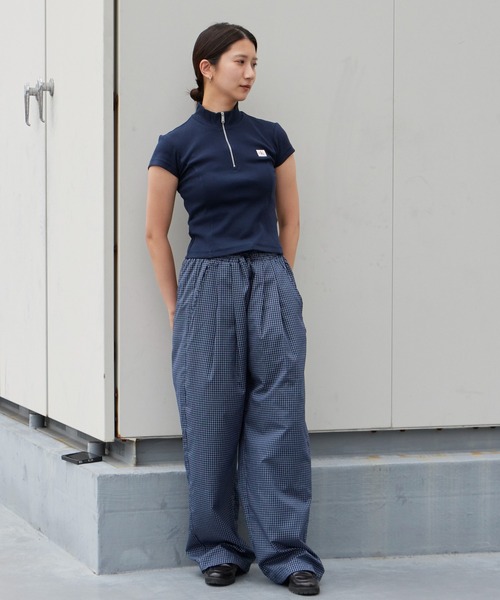 Calvin Klein(カルバン・クライン)の「Calvin Klein/カルバンクライン トップス - ハーフジップハイネックトップス SS WOVEN LABEL 2X2 BABY RIB ZIP MOCK NK クロップド丈 ショート コンパクト チビT ミニT タイト スリムフィット 胸ロゴ 半袖 レディース 2026年 夏 夏服(Tシャツ/カットソー・レディース・ホワイト/ブラック・S/M)」の19枚目の写真