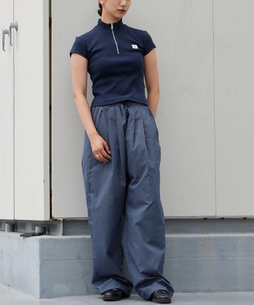 Calvin Klein(カルバン・クライン)の「Calvin Klein/カルバンクライン トップス - ハーフジップハイネックトップス SS WOVEN LABEL 2X2 BABY RIB ZIP MOCK NK クロップド丈 ショート コンパクト チビT ミニT タイト スリムフィット 胸ロゴ 半袖 レディース 2026年 夏 夏服(Tシャツ/カットソー・レディース・ホワイト/ブラック・S/M)」の18枚目の写真