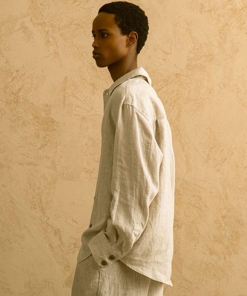 CIRCLEE(サークリー)の「CIRCLEE(サークリー)リネンシルクブレンド スキッパーシャツ(シャツ/ブラウス・メンズ・ベージュ・L/M/XL)」の2枚目の写真