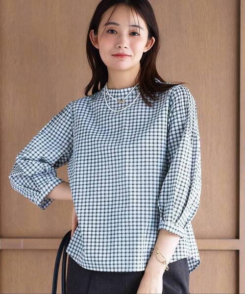 INDIVI(インディヴィ)の「【初秋にピッタリ!/洗える】凹凸素材ミニスタンドトップス(Tシャツ/カットソー・レディース・ブルー系その他/ブラック/ホワイト系2/ブラック系・05/38/34/19/15 /13)」の2枚目の写真