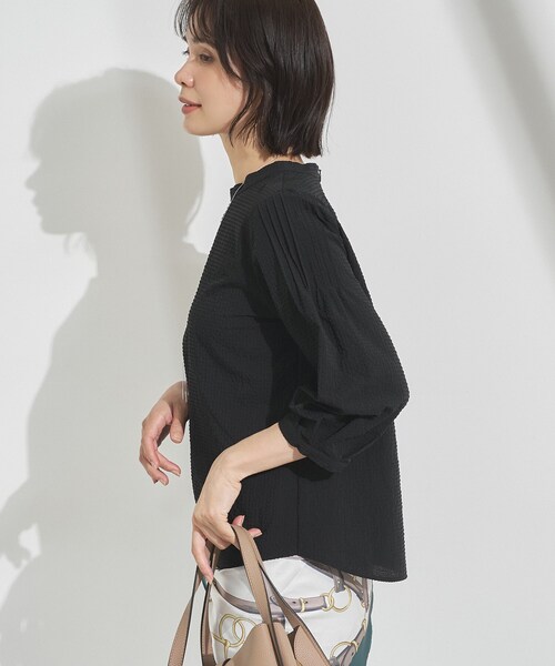 INDIVI(インディヴィ)の「【初秋にピッタリ!/洗える】凹凸素材ミニスタンドトップス(Tシャツ/カットソー・レディース・ブルー系その他/ブラック/ホワイト系2/ブラック系・05/38/34/19/15 /13)」の6枚目の写真