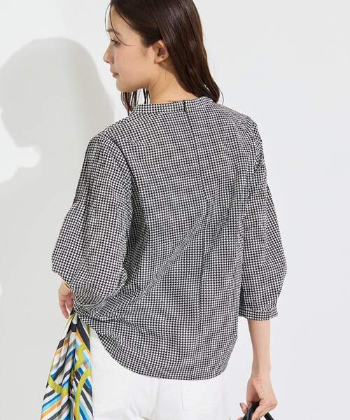 INDIVI(インディヴィ)の「【初秋にピッタリ!/洗える】凹凸素材ミニスタンドトップス(Tシャツ/カットソー・レディース・ブルー系その他/ブラック/ホワイト系2/ブラック系・05/38/34/19/15 /13)」の14枚目の写真