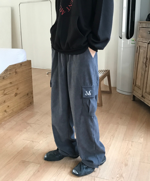 MUCENT(ムセント)の「コージーコーデュロイカーゴワイドパンツ 男女共用 (4カラー)(スウェットパンツ・レディース・ブラック/ブラウン/アイボリー/アイボリー系1/ブラック系/グレー系/ブラウン系/チャコール・0/1/2)」の10枚目の写真