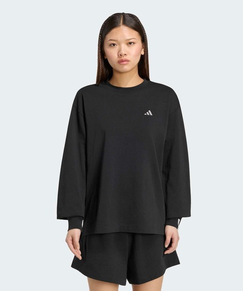 adidas(アディダス)の「エッセンシャルズ プラス スモール ロゴ ルーズフィット長袖Tシャツ / ロンT / アディダス adidas(Tシャツ/カットソー・レディース・ブラック・MEDIUM/LARGE/SMALL)」の1枚目の写真