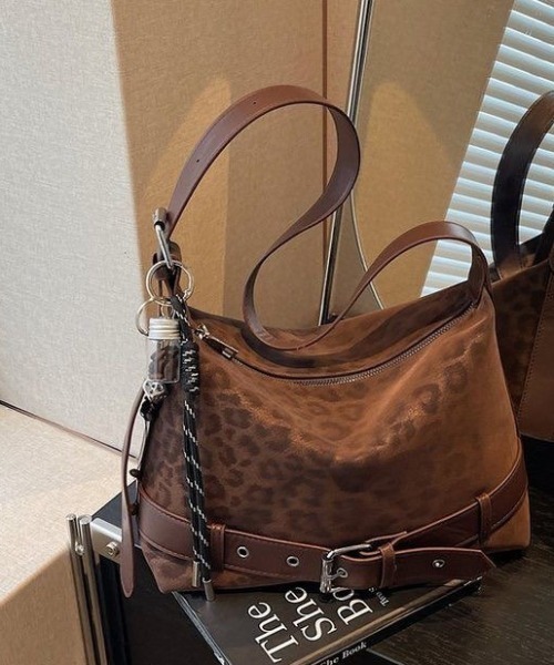 SHERU(シェル)の「レオパードベルトデザインショルダーバッグ(ショルダーバッグ・レディース・ブラック/ブラウン・F)」の7枚目の写真