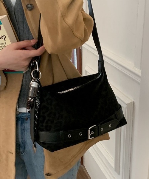 SHERU(シェル)の「レオパードベルトデザインショルダーバッグ(ショルダーバッグ・レディース・ブラック/ブラウン・F)」の4枚目の写真