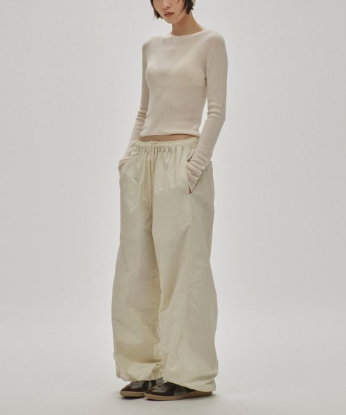 TODAYFUL(トゥデイフル)の「【TODAYFUL/トゥデイフル】Nylon Drawstring Pants/ナイロンドローストリングパンツ(カーゴパンツ・レディース・ダークインディゴブルー/キナリ・36/38)」の2枚目の写真