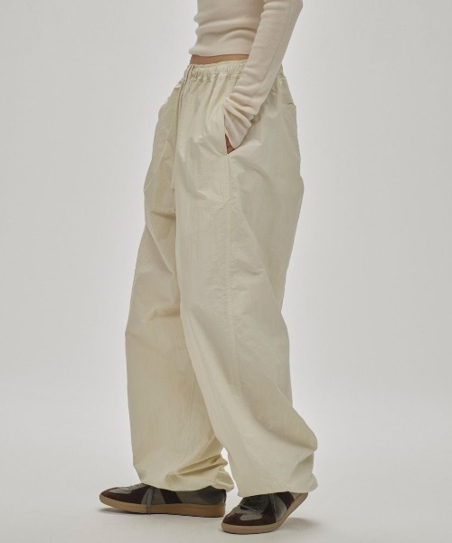 TODAYFUL(トゥデイフル)の「【TODAYFUL/トゥデイフル】Nylon Drawstring Pants/ナイロンドローストリングパンツ(カーゴパンツ・レディース・ダークインディゴブルー/キナリ・36/38)」の4枚目の写真