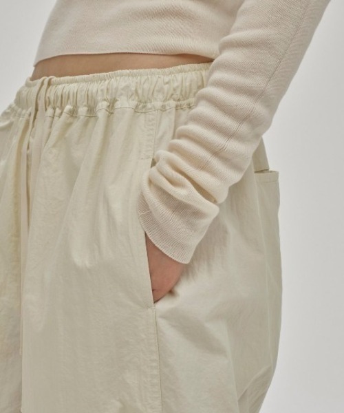 TODAYFUL(トゥデイフル)の「【TODAYFUL/トゥデイフル】Nylon Drawstring Pants/ナイロンドローストリングパンツ(カーゴパンツ・レディース・ダークインディゴブルー/キナリ・36/38)」の6枚目の写真