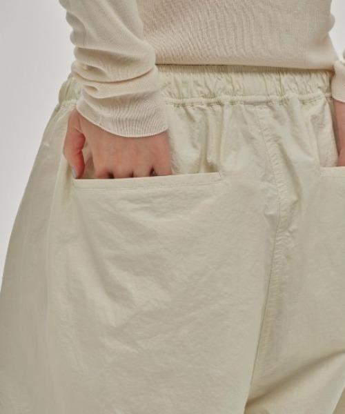TODAYFUL(トゥデイフル)の「【TODAYFUL/トゥデイフル】Nylon Drawstring Pants/ナイロンドローストリングパンツ(カーゴパンツ・レディース・ダークインディゴブルー/キナリ・36/38)」の9枚目の写真
