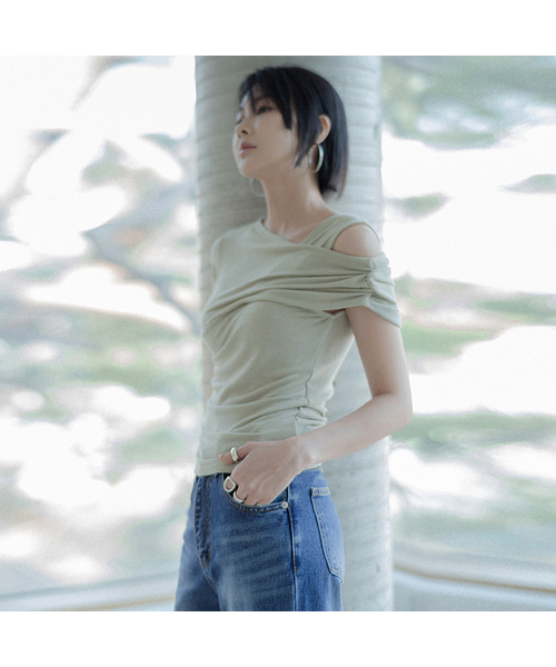 MEMUA(メムア)の「グロリアシャーリングハーフスリーブレス(ブラック)(Tシャツ/カットソー・レディース・アイボリー/ベージュ/ダークグリーン/ブラック・FREE)」の3枚目の写真