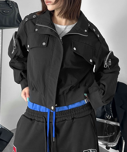 MATU:TA(マトゥータ)の「【コーデに合わせやすい】スタッズジップボンバージャケット/ブルゾン アウター クロップド ミリタリー フロントジップ 裾リブ 袖リブ ミドル丈 前立て 2カラー ブラック ブラウン 秋 冬 防寒対策(ブルゾン・レディース・ブラック/ブラウン・FREE)」の11枚目の写真